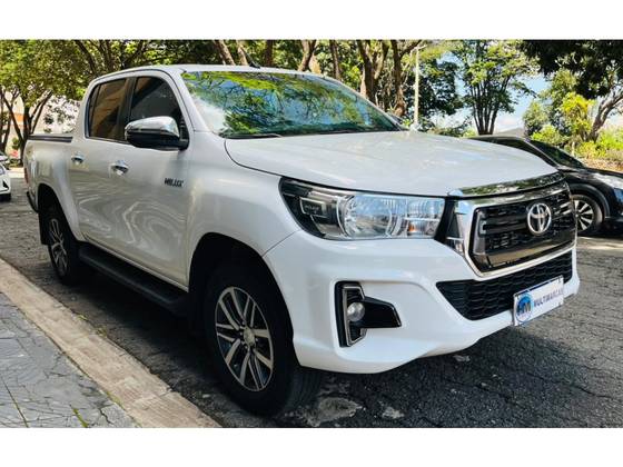 TOYOTA HILUX 2.8 SRV 4X4 CD 16V DIESEL 4P AUTOMÁTICO TOYOTA HILUX 2.8 SRV 4X4 CD 16V DIESEL 4P AUTOMÁTICO